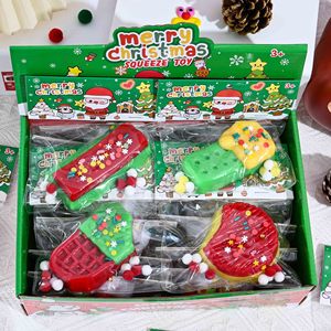 Nouveau jouet à presser transfrontalier en TPR, en forme de cœur créatif, jouet anti-stress de Noël, cadeau à thème festif - Product Image 5