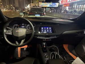 Cadillac <span class=keywords><strong>XT4</strong></span> 28T 2WD Premium SUV <span class=keywords><strong>2022</strong></span>, Interior de Cuero Oscuro, Control de Crucero ACC, Tracción Delantera, Auto Híbrido Usado Barato, Volante a la Izquierda - Product Image 5