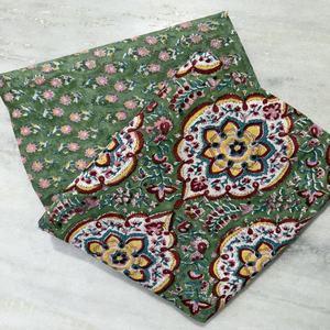 Tela de Algodón Estampada en Bloque de Primera Calidad, Ecológica y Ligera para Confección de Vestidos, Diseño Floral Hecho a Mano en India - Product Image 1