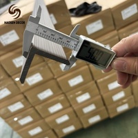 Panneau de décoration extérieur en WPC co-extrudé moderne et imperméable pour projets commerciaux