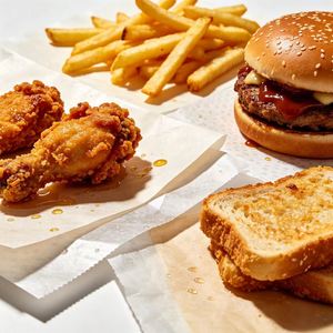 Papel de Envolver a Prueba de Grasa, Recubierto de Pulpa, en Rollos de Kraft, Personalizado a Precio de Fábrica, para Hamburguesas y Sándwiches - Product Image 1