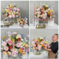 DKB Factory Prix de gros Vente chaude Magnifique centre de table en fleurs artificielles colorées pour décorations de mariage