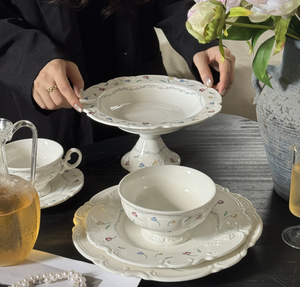 Juego de Vajilla de Cerámica con Diseño Floral en Relieve Vintage, Plato, Tazón, Taza y Soporte para Pastel de Porcelana con Delicado Patrón de Tulipanes, Vajilla Elegante - Product Image 4