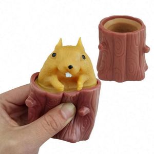 Juguete Antiestrés Novedoso de Novedad: Copa de Ardilla Malvada para Broma, Juguete Blandito para Aliviar el Estrés y la Ansiedad, para Niños y Adultos, Venta al por Mayor - Product Image 1
