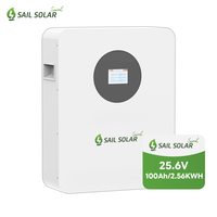 Batterie Lithium LiFePo4 Murale à Écran Tactile 25.6V 100Ah 2.56kWh pour Systèmes Solaires Résidentiels, Cycle Profond, 6000 Cycles, pour Énergie Solaire Marine