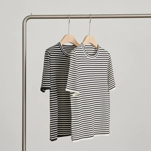 Maglia da <span class=keywords><strong>donna</strong></span> elegante Casual ampia primavera nuova t-shirt <span class=keywords><strong>a</strong></span> <span class=keywords><strong>righe</strong></span> <span class=keywords><strong>bianche</strong></span> <span class=keywords><strong>nere</strong></span> realizzata in Jersey di lana di pecora <span class=keywords><strong>a</strong></span> maglia <span class=keywords><strong>a</strong></span> maniche corte da <span class=keywords><strong>donna</strong></span> - Product Image 1