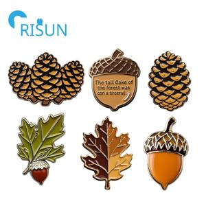 Fabricación personalizada otoño cono broche lindo dibujos animados Bellota Pino solapa pines insignia - Product Image 1
