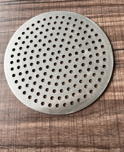 Disque filtrant à plaque perforée 304 en acier inoxydable à faible coût empêche les débris de cheveux de pénétrer utilisé dans les toilettes et la salle de bain - Product Image 1