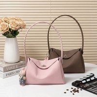 Sac à bandoulière en cuir pleine fleur personnalisé OEM pour femme, avec boucle, style Normcore minimaliste, couleur unie, usage quotidien, vente en gros directe usine