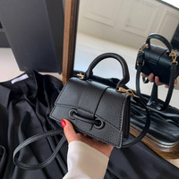 Sac à bandoulière mini à rabat pour femme, structuré, avec poignée supérieure, idéal pour un usage quotidien décontracté