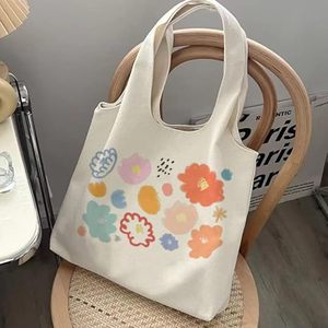 Bolso de playa de lona de algodón con tirantes y estampado floral, estilo camiseta sin mangas, para compras y excursiones, de moda y ecológico. - Product Image 2