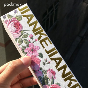 กระดาษคราฟท์รีไซเคิลลายนูนพร้อมโลโก้แบบกำหนดเอง ปั๊มฟอยล์ทอง ผิวด้าน บรรจุภัณฑ์เครื่องสำอางแบบพกพาคุณภาพสูง เป็นมิตรกับสิ่งแวดล้อม - Product Image 1