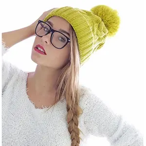 Gorro de pompón acrílico Vogue, merchandising personalizado - Product Image 3