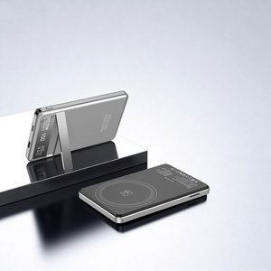 Cargador Inalámbrico Magnético LA1 4 en 1 con Soporte de Aluminio para Teléfono, Tableta y Reloj, 5000 mAh, 10000 mAh - Product Image 3