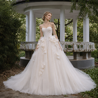 Vestido de Novia Corte A sin Tirantes con Escote Corazón, Corsé de Encaje, Adornado con Cuentas y Flores 3D, de Tul, Tallas Grandes, Estilo Princesa con Cola Capilla