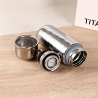 Bouteille d'eau isotherme en titane de 230 ml, mini, personnalisée, anti-fuite, haut de gamme, avec couvercle, maintien thermique 12-24 heures, vente en gros usine