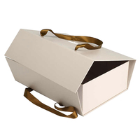 Boîtes en papier rigides magnétiques personnalisées pour robes Emballage de vêtements pliable écologique en carton beige avec logo et impression UV