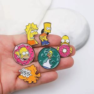 Gros métal anime broches carton <span class=keywords><strong>Simpsons</strong></span> drôle broches mignon émail anime badges broches pour vêtements en stock - Product Image 1