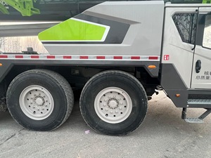 Zoomlion Used 70T Truck <b>Crane</b> Construction Lifting Machinery Featuring Weichai Engine & Gearbox Assembly for Sale - Product Image 5