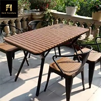 Chaise moderne et durable personnalisée en plastique et bois anti-corrosion pour les repas d'extérieur et le mobilier de jardin pour l'école et l'atelier