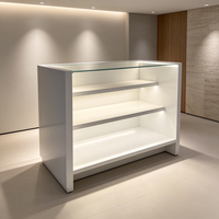Comptoir de Magasin en Bois Premium Blanc avec Vitrine de Présentation, Plateau en Verre, Présentoir à Bijoux, Montres, Pierres Précieuses, Bande LED Discrète, Meuble