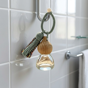 Diffuseur d'arômes en verre en forme de gourde avec capuchon en bois à pompon rose, flacon de parfum vide pour la décoration de voiture, de maison et de placard - Product Image 4