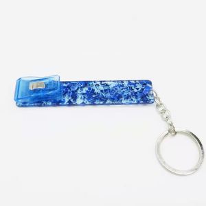 Llavero de Plástico Personalizado con Diseño de Tarjeta de Crédito para Uñas Largas - Product Image 1