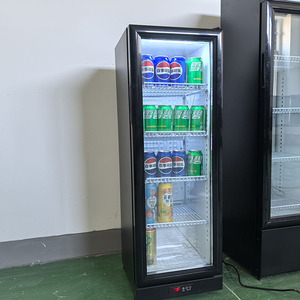 Réfrigérateur vertical à porte en verre 66L - Product Image 3