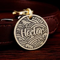 Tag ID Nama Logam Bulat Kuningan Ukiran Desain Bebas Kustom, Tag Kalung Anjing Motif Bunga Kustom