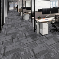 Moderne Puzzle-Muster Polster-Teppichfliesen mit Schlingenflor, Haustierfreundlich, Ineinandergreifende Büro-Bodenfliesen mit Bitumen-Rückseite