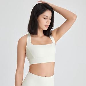 Soutien-gorge de sport rembourré à col carré et dos croisé pour femme, maintien moyen, idéal pour le yoga, le Pilates et l'entraînement en salle de sport - Product Image 3
