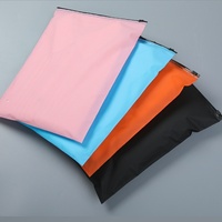 Sacs de vêtements personnalisés avec logo, noirs mats, refermables, en PE, avec fermeture éclair, pour T-shirts, sweats à capuche, chaussures, surface sérigraphiée