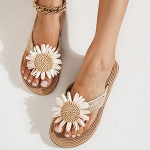 Sandali <span class=keywords><strong>infradito</strong></span> piatti da donna estivi <span class=keywords><strong>con</strong></span> fiori, in <span class=keywords><strong>paglia</strong></span> sintetica, per spiaggia - Product Image 3