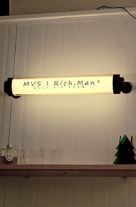 La caja de luz de tubo redondo acrílico transparente está equipada con una cartelera iluminada cilíndrica LED de alto brillo en <span class=keywords><strong>el</strong></span> interior - Product Image 3