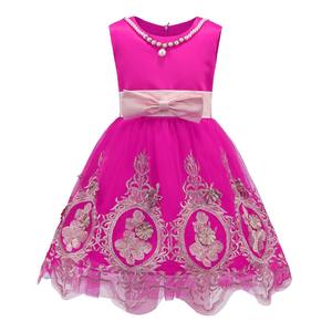 Jolies robes de soirée avec un motif de broderie royale élégante - Product Image 1