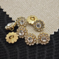 Kancing Berbentuk Bunga dengan Hiasan Rhinestone, Warna Emas, Kristal Mutiara, Berlian Imitasi, untuk Pakaian Pengantin Bahan Chiffon, Dapat Dicuci