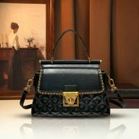 Sac à main de luxe matelassé pour femme avec quincaillerie dorée, élégant sac bandoulière et fourre-tout pour dames