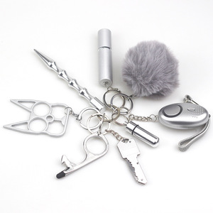 Nuovo Set Portachiavi Multifunzionale di Sicurezza con Pompon e Allarme Personale, Adatto per Strumenti di Sicurezza alla Moda per Attività all'Aperto - Product Image 2