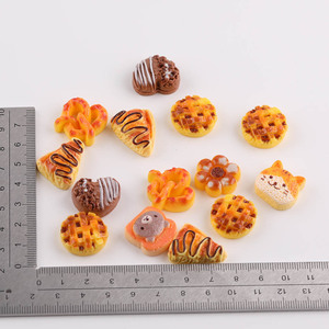 Accesorios de Resina para Joyería DIY con Diseño de Galletas Simuladas, Decoraciones para Carcasas de Teléfono con Estilo de Dibujos Animados en Colores Variados - Product Image 2