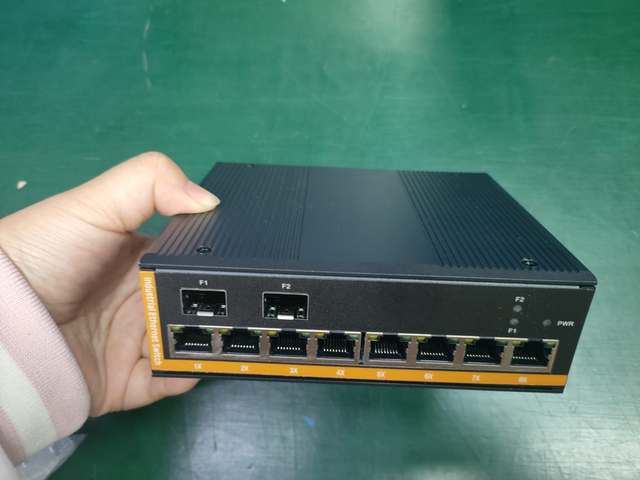 Industrial 2 pieces 1G rate SFP module 8 POE Ethernet port Switch connect to minitor computer