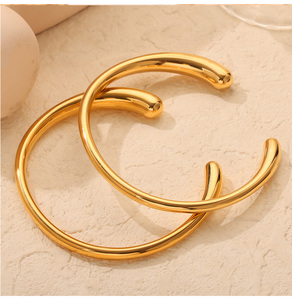 Brazalete Abierto Minimalista de Estilo Geométrico, Textura Tipo Encaje, Chapado en Oro, Casual/Deportivo - Product Image 1