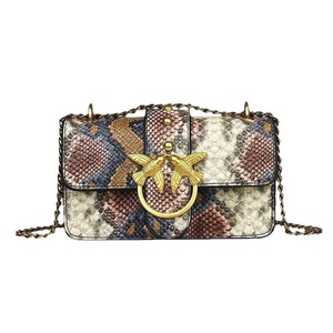 Nouveau <span class=keywords><strong>Sac</strong></span> à Bandoulière en <span class=keywords><strong>Cuir</strong></span> PU à Motif Serpent avec Détail Chaîne et Fermeture Éclair pour Usage Quotidien – Meilleure Vente - Product Image 5