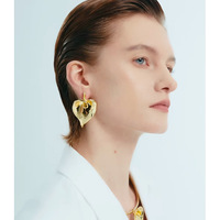 Boucles d'oreilles de luxe légères exagérées en laiton plaqué or 18 carats émail blanc Calla Lily Flower pour femmes bijoux personnalisés en usine