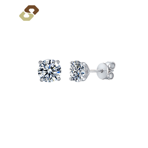 Pendientes de Plata Fina 925 Chapados en Oro con Moissanita Solitaria Brillante, Diseño Geométrico Vintage Personalizado, con Cierre de Rosca, Venta al por Mayor SHRAMAN DIAMOND - Product Image 4