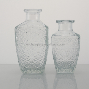 Botellas de Licor Cuadradas de Vidrio Transparente con Relieve Vintage, Más Vendidas, de 400 ml y 700 ml para Whisky, Vino, Licores y Ginebra con Tapón de Vidrio - Product Image 4