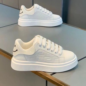 Nouvelles chaussures blanches respirantes pour hommes Printemps 2026, baskets de sport à semelle épaisse, tendance et polyvalentes, idéales pour les étudiants - Product Image 4