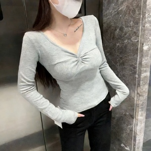 เสื้อครอปแขนยาวคอวีทรงเข้ารูปสำหรับผู้หญิง แฟชั่นเสื้อยืดถัก - Product Image 1