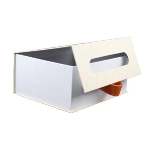 Hotsale Custom Logo Printing Magnetic Flap Closure Luxury Rigid Cardboard <b>Gift</b> <b>Box</b> with Leather Handle Matt Lamination Embossing - Product Image 3