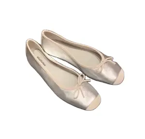 优雅的丝绸芭蕾舞鞋，带黄油飞结，适合女性芭蕾尖拖鞋时尚风格