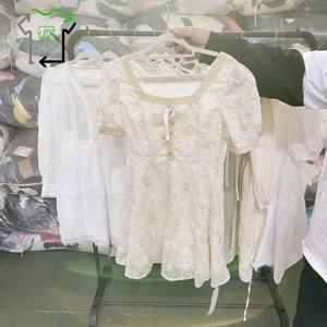 Abiti Floreali Usati di Alta Qualità per Signore a Prezzi Accessibili, Vestiti Usati di Eccellente Qualità - Product Image 1